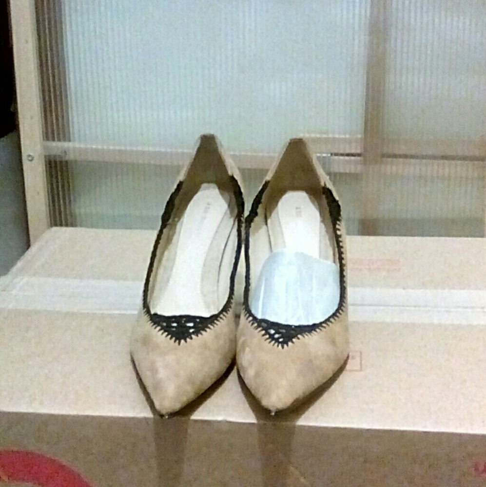 Shoes - Picture 2 of 4
